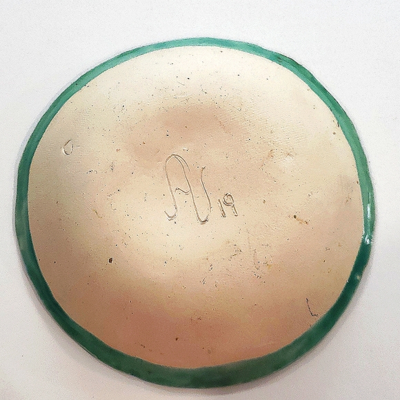 Handcrafted tree bowl. - Picture 3 of 5